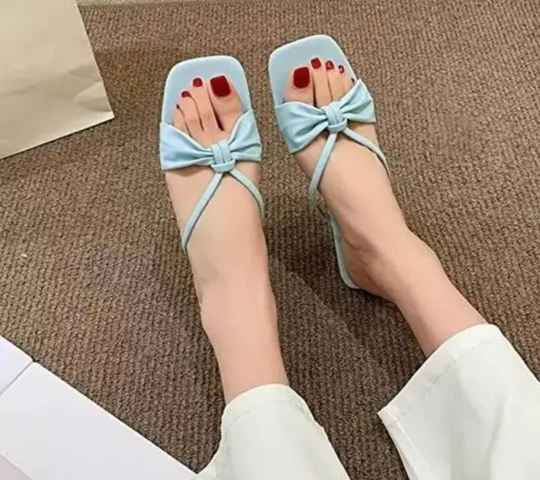 BEAUTIFUL DESGINE WOMEN DAILY WEAR FLATS