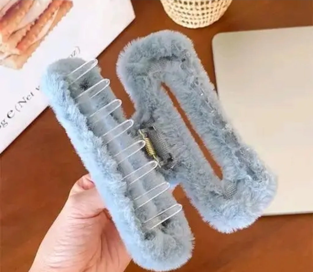 WOMEN/ GIRLS HAIR ASSECCERY CLIP BEAUTIFUL COMBO ( 1 PICS )