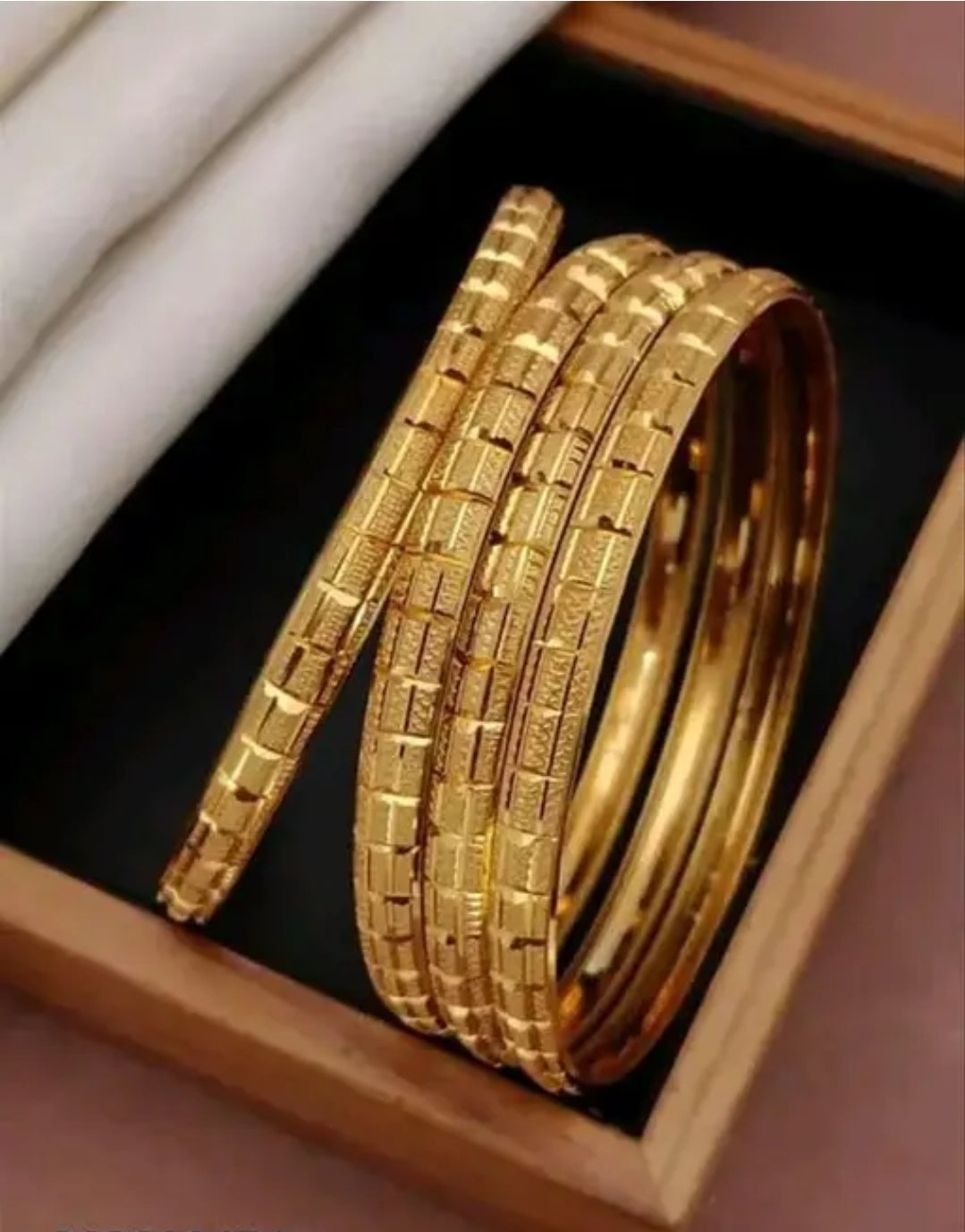 BANGLES SET CHUDI SET WOMEN/ GIRLS FANCY GOLD BANGLES SET