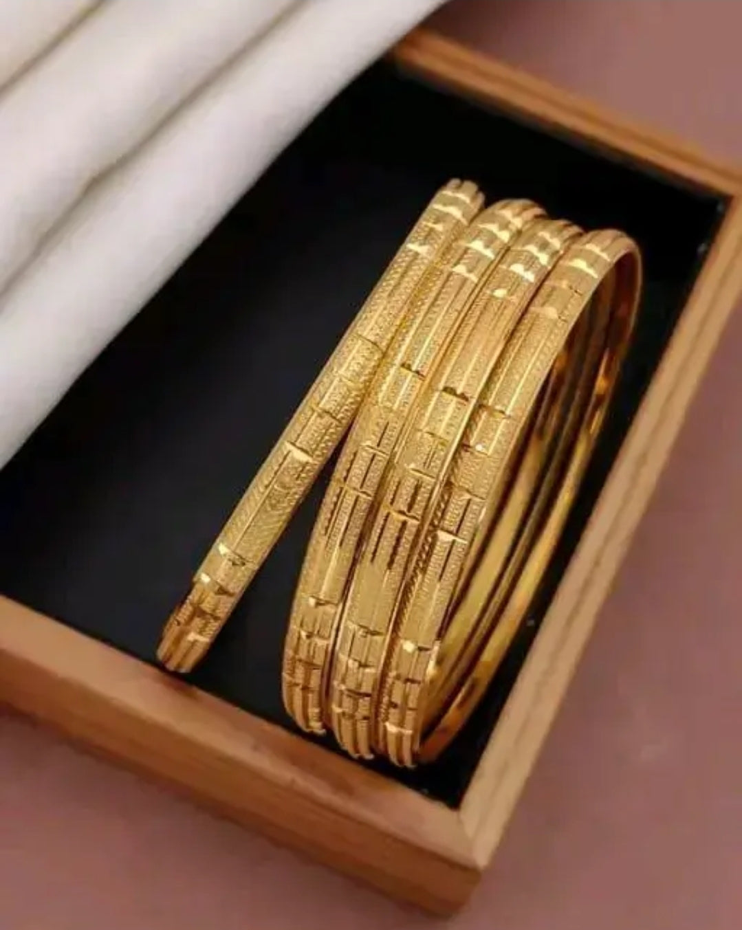 BANGLES SET CHUDI SET WOMEN/ GIRLS FANCY GOLD BANGLES SET