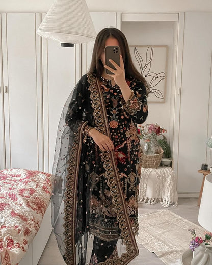 LOUNCHING NEW GEORGETTE PAKISTANI SUIT