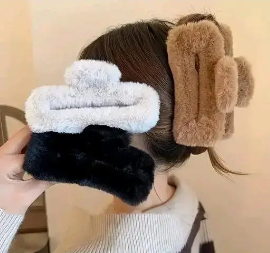 WOMEN/ GIRLS HAIR ASSECCERY CLIP BEAUTIFUL COMBO ( 1 PICS )