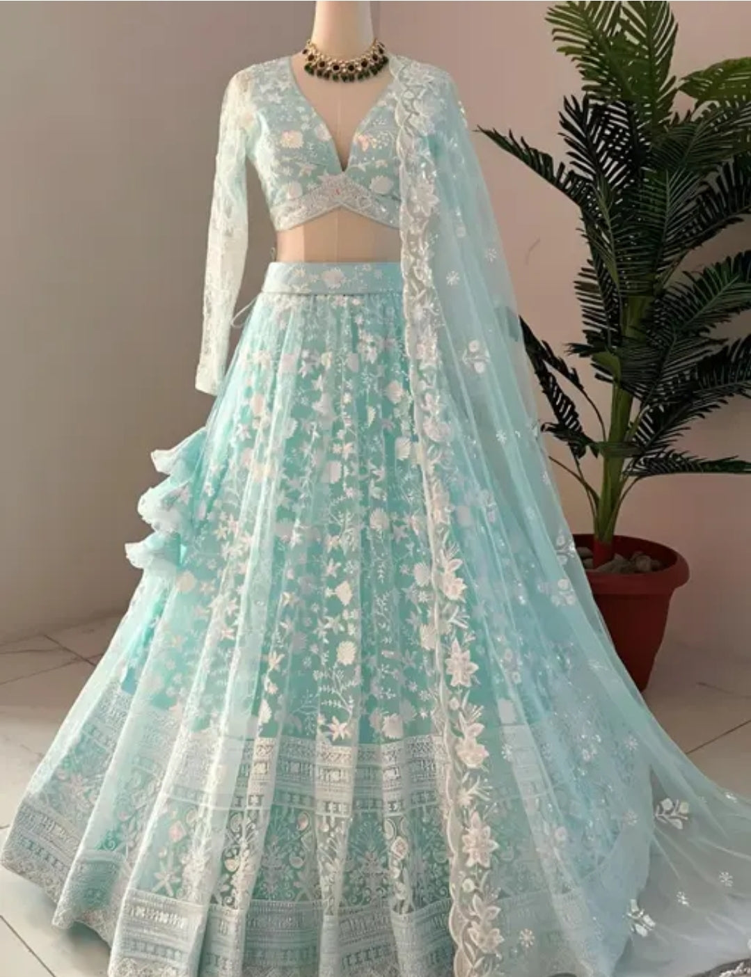 WOMEN/ GIRLS STYLISH HEAVY EMBROIDERY WORK LAHENGA