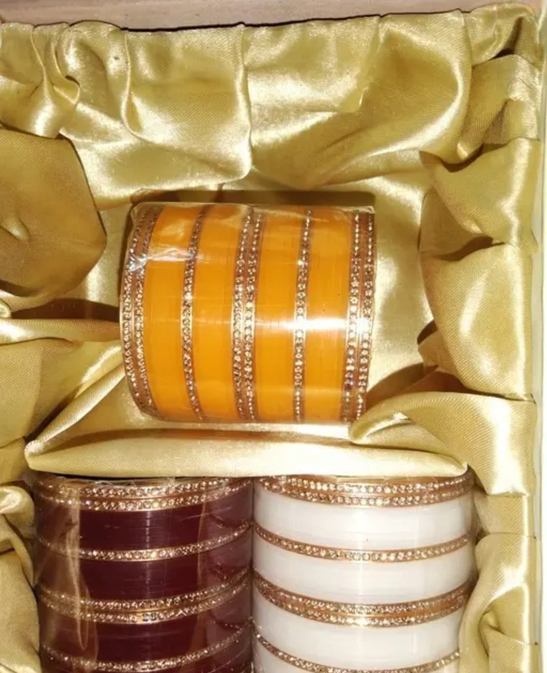 WOMEN INDIAN PLASTIC BANGLE SET  BEAUTIFUL WORK (ONE PIC )