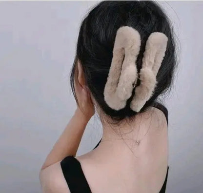 WOMEN/ GIRLS HAIR ASSECCERY CLIP BEAUTIFUL COMBO ( 1 PICS )