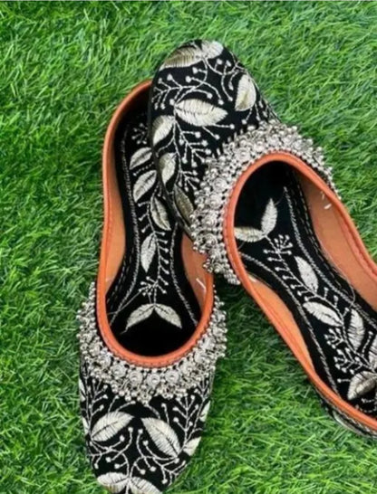 WOMEN / GIRLS PANJABI JUTTI BEAUTIFUL PARTY WAER FOOTWEAR