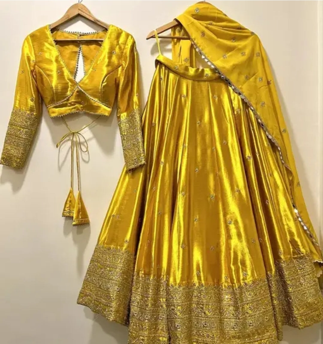 FANCY WOMEN/ GIRLS STYLISH HEAVY EMBROIDERY WORK LAHENGA